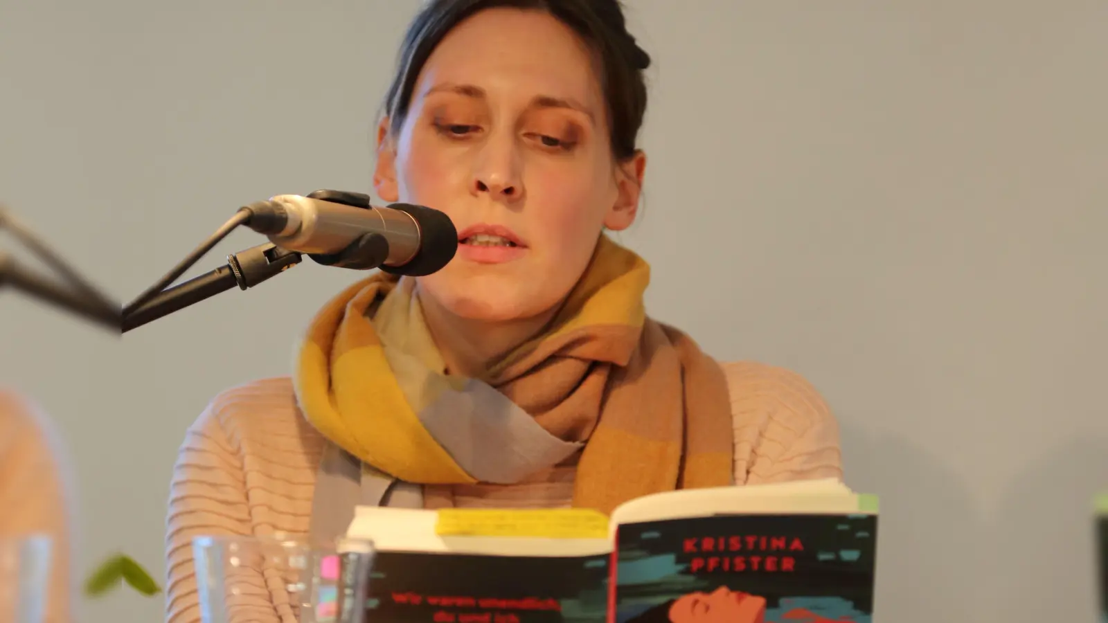 Las aus ihrem Roman „Ein unendlich kurzer Sommer”: Kristina Pfister. (Foto: Martina Kramer)