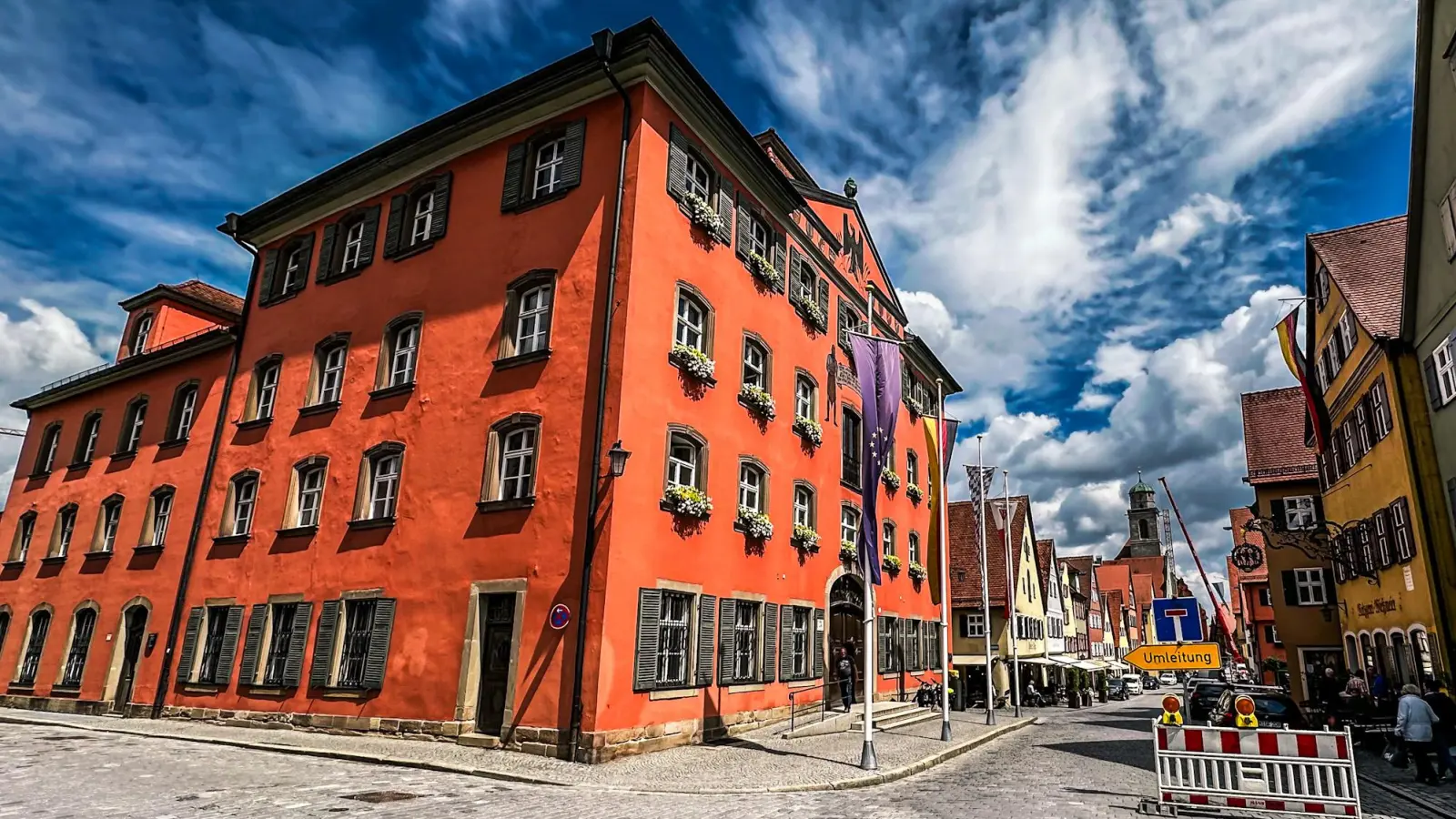 Im Dinkelsbühler Rathaus kommt regelmäßig das Kommunalparlament zusammen. Durch die Bildung der neuen Fraktion Dinkelsbühl Gemeinsam Gestalten ergeben sich künftig neue Konstellationen bei der Suche nach Mehrheiten. (Foto: Martina Haas)