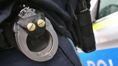 Nach dem Fund von kinder- und jugendpornografischem Material in der Wohnung des 41-Jährigen erließ ein Richter Untersuchungshaftbefehl. (Symbolbild) (Foto: Karl-Josef Hildenbrand/dpa)