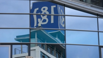 Das Logo vom 1&amp;1 an der Firmenzentrale in Montabaur im Westerwald. (Foto: Thomas Frey/dpa)