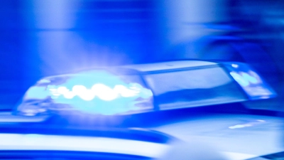 Nach einem Einsatz mit einem lebensgefährlich verletzten Mann in Nürnberg ist noch vieles unklar. (Symbolbild) (Foto: Jens Büttner/dpa)