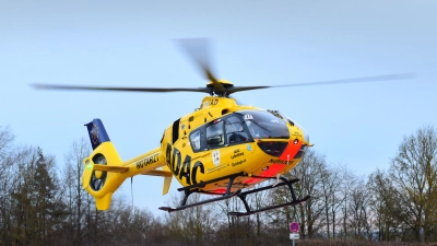 Ein Hubschrauber brachte den verletzten 29-Jährigen ins Krankenhaus. (Symbolbild: Jim Albright)