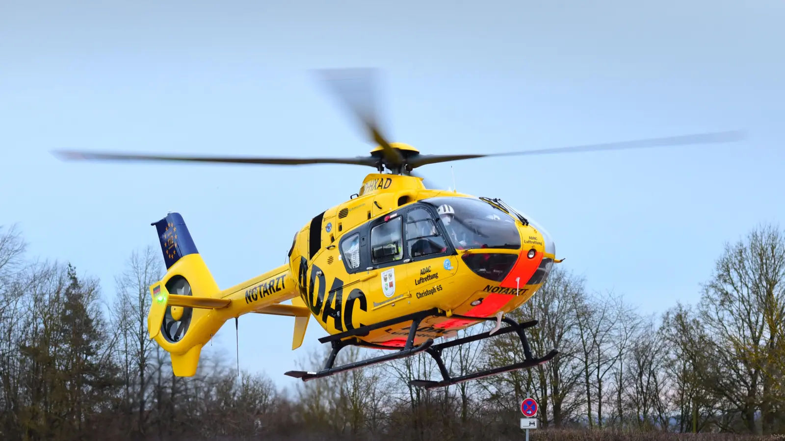 Ein Mädchen wurde nach einem Unfall zwischen Neuendettelsau und Schlauersbach schwer verletzt in eine Klinik geflogen. (Symbolbild: Jim Albright)