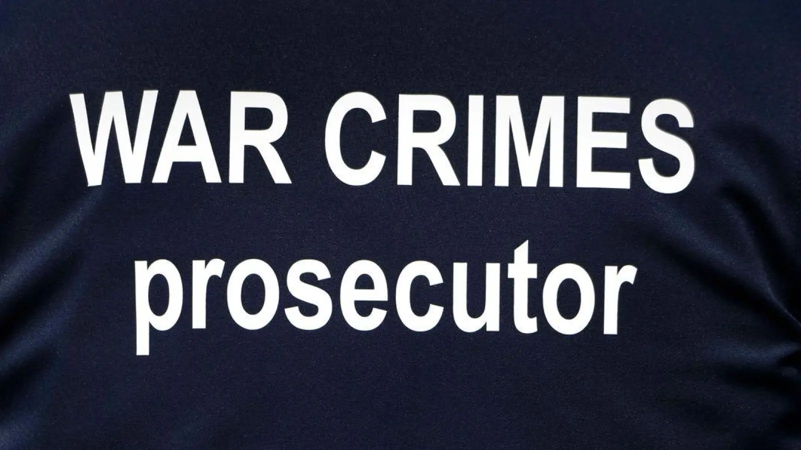 „War Crimes Prosecutor“ („Ankläger für Kriegsverbrechen“)<br>Ein Ermittler eines internationalen Forensik-Teams. (Foto: Carol Guzy/ZUMA/dpa)
