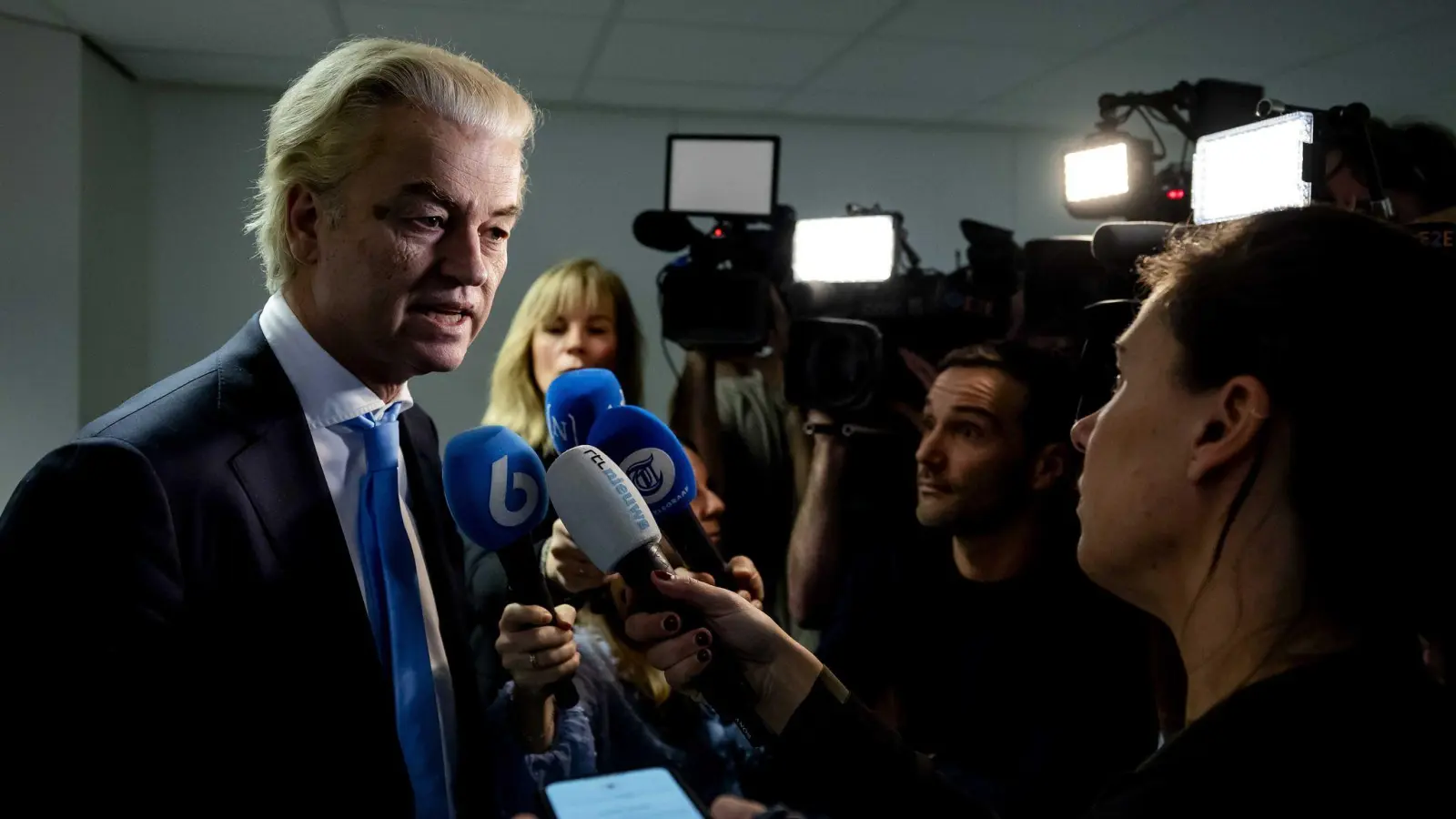 Braucht für eine Mehrheit mindestens zwei Parteien: Wahlsieger und Rechtspopulist Geert Wilders. (Foto: Robin Van Lonkhuijsen/ANP/dpa)