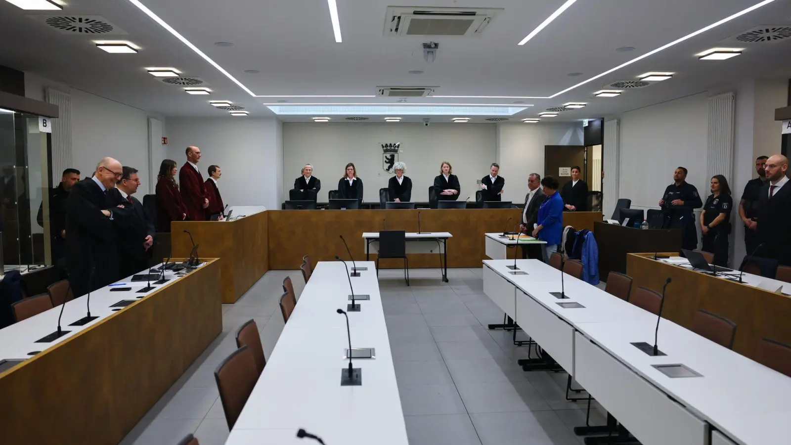 Laut Anklage sollen die 36- bis 58-Jährigen als sogenannte Auslandsoperateure für Waffendepots in mehreren europäischen Staaten zuständig gewesen sein, die für Anschläge genutzt werden sollten. (Archivbild) (Foto: Fabrizio Bensch/Reuters Pool/dpa)