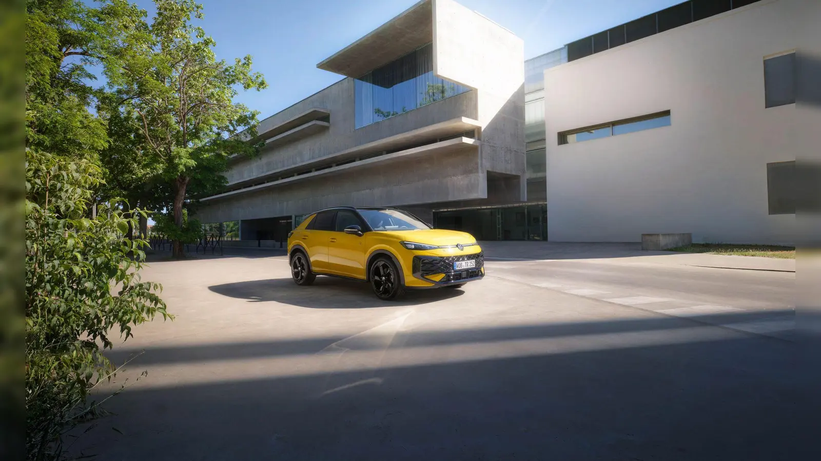 Die zweite Generation des T-Roc feiert im September auf der IAA in München Weltpremiere. (Foto: Volkswagen AG/dpa-tmn)