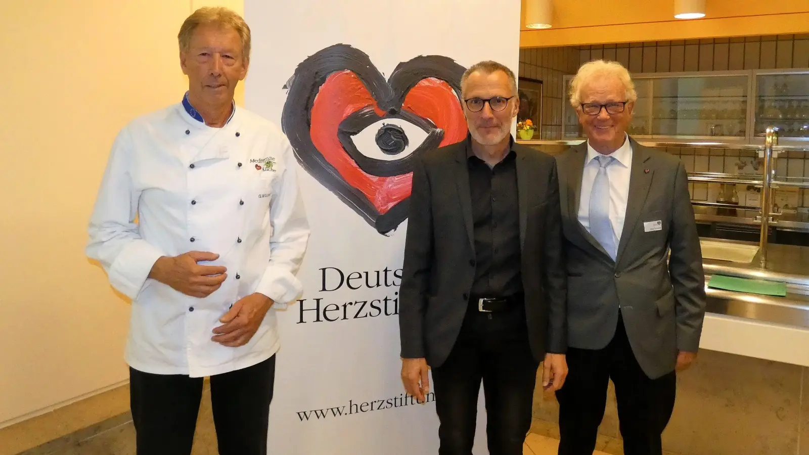 Hatten viele interessierte Zuhörende (von links): ANregiomed-Küchendirektor Gerald Wüchner, Chefarzt Dr. Christian Wacker und Dieter Schneider von der Deutschen Herzstiftung. (Foto: Karl-Heinz Gisbertz)