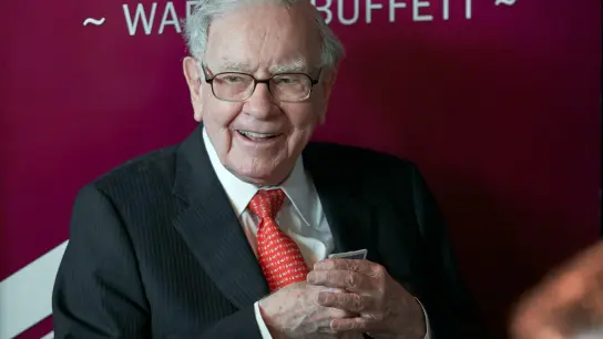 Warren Buffett investiert neuerdings auch in der Techbranche. (Foto: Nati Harnik/AP/dpa)