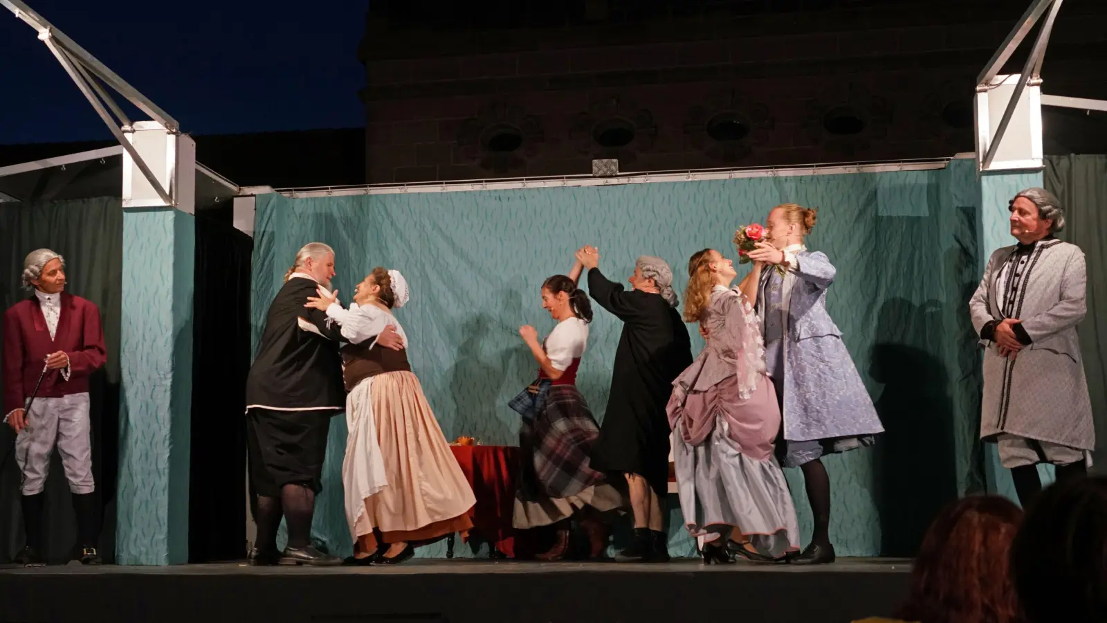Es geht gut aus beim „Arzt wider Willen“. Am Ende wird getanzt. (Foto: Elke Walter)