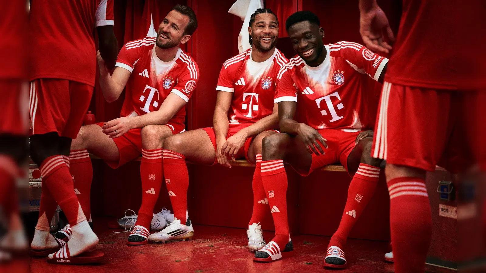 Der FC Bayern hat seine Garderobe aufgehübscht. (Foto: adidas/dpa)