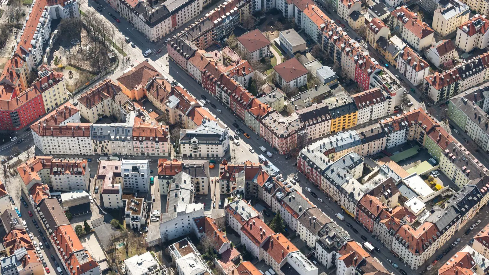 Teure Mieten treiben vielen Menschen Sorgenfalten auf die Stirn. (Archivbild) (Foto: Sina Schuldt/dpa)
