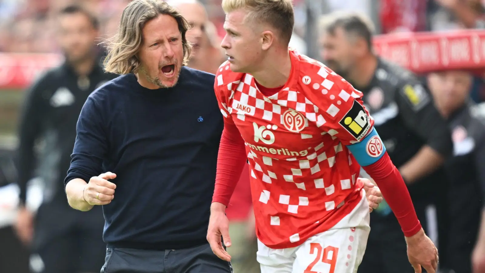 Jonathan Burkardt (rechts) wurde für die Nationalmannschaft nachnominiert (Foto: Arne Dedert/dpa)