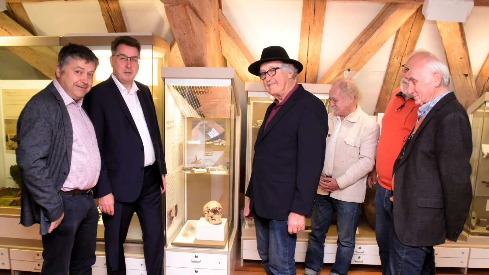 Der Original-Schädel von Ippsi und die Handknochen haben nach dem Abschluss wissenschaftlicher Untersuchungen ihren Platz im Uffenheimer Gollachgau-Museum gefunden. (Foto: Gerhard Krämer)