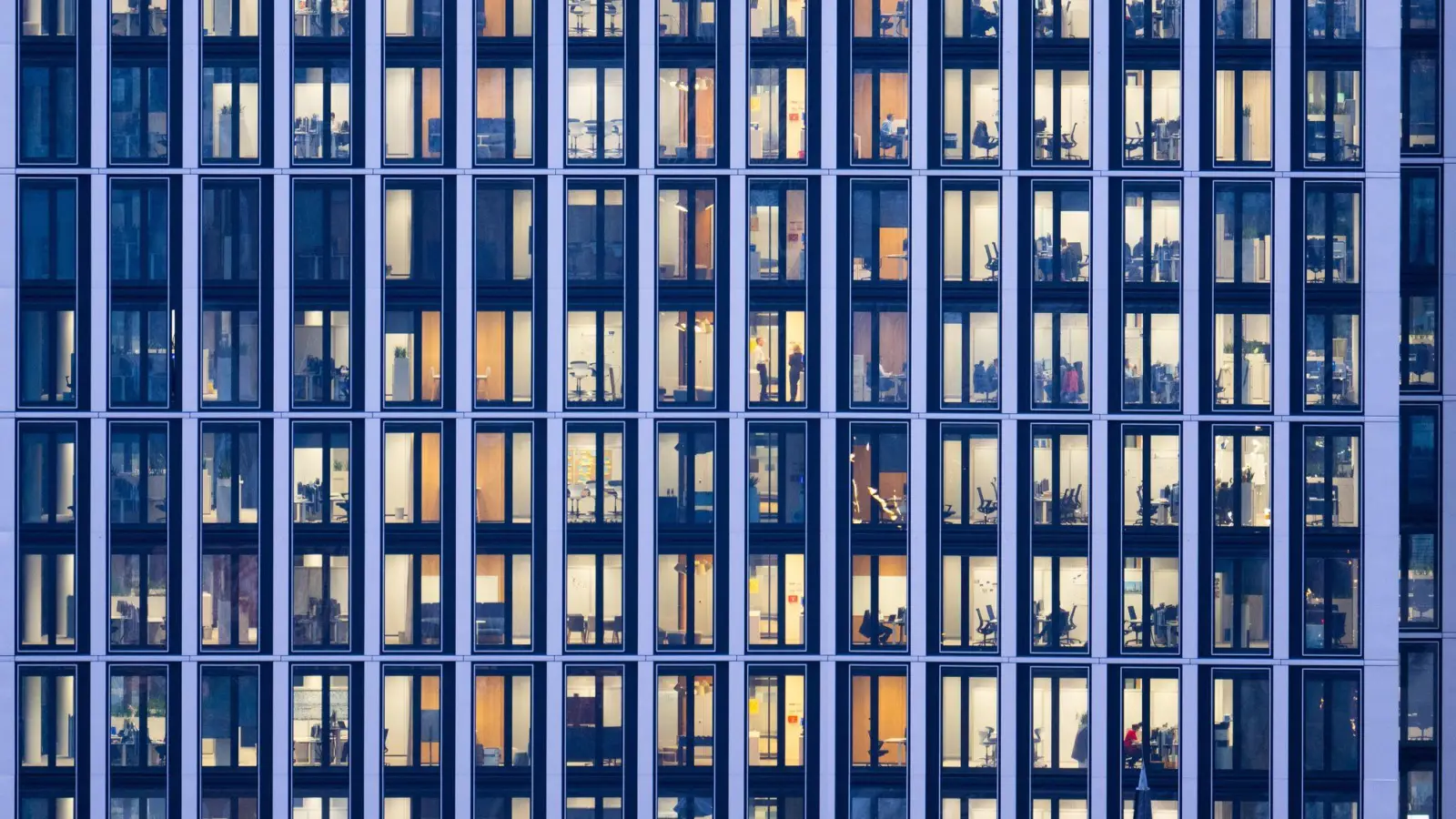 Eine Mehrheit der Arbeitnehmerinnen und Arbeitnehmer arbeitet nach eigenem Bekunden gern - aber am liebsten in Teilzeit (Symbolbild) (Foto: Boris Roessler/dpa)