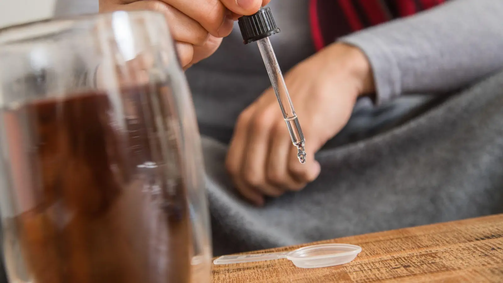 Kapseln, Tabletten, Tropfen, Säfte:&nbsp;Nahrungsergänzungsmittel mit Vitamin D gibt es in ganz unterschiedlichen Formen. (Foto: Christin Klose/dpa-tmn)