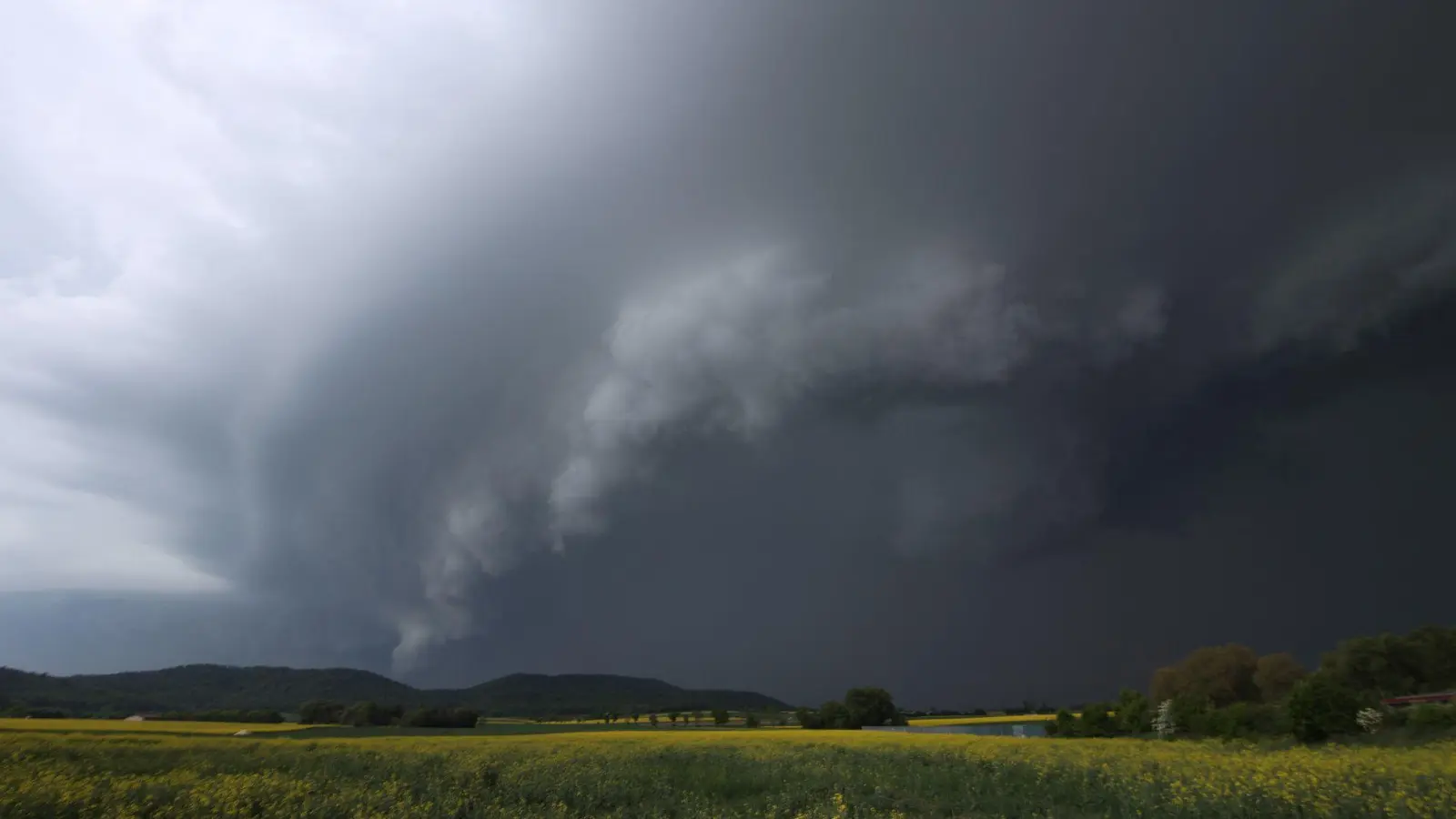 Auch für Sonntag werden teilweise kräftige Gewitter im Freistaat vorhergesagt.(Archivbild) (Foto: Alexander Wolf/onw-images/dpa)