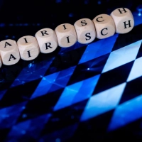 Mit Hilfe von Künstlicher Intelligenz wollen Sprachpfleger in Bayern den Dialekt stärken und erhalten. (Symbolbild) (Foto: Sven Hoppe/dpa)