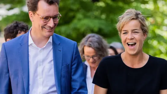CDU und Grüne in Nordrhein-Westfalen wollen ihren Koalitionsvertrag Ende Juni absegnen lassen. (Foto: Rolf Vennenbernd/dpa/Archiv)