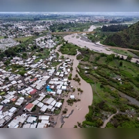 Starkregen und Überschwemmungen: Für mehrere Gebiete der Hauptstadt Santiago de Chile gilt derzeit die Alarmstufe Rot. (Foto: Esteban Felix/AP/dpa-tmn)
