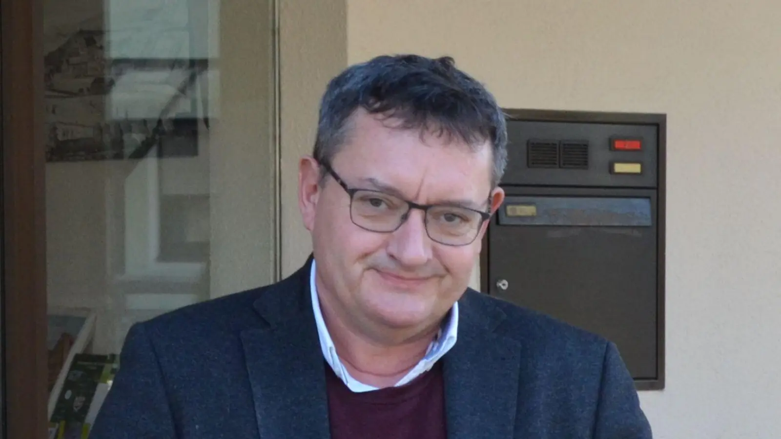 Der 55-jährige Diplom-Finanzwirt Werner Wirth will Bürgermeister bleiben und sich den Herausforderungen der Zukunft stellen. (Foto: Yvonne Neckermann)