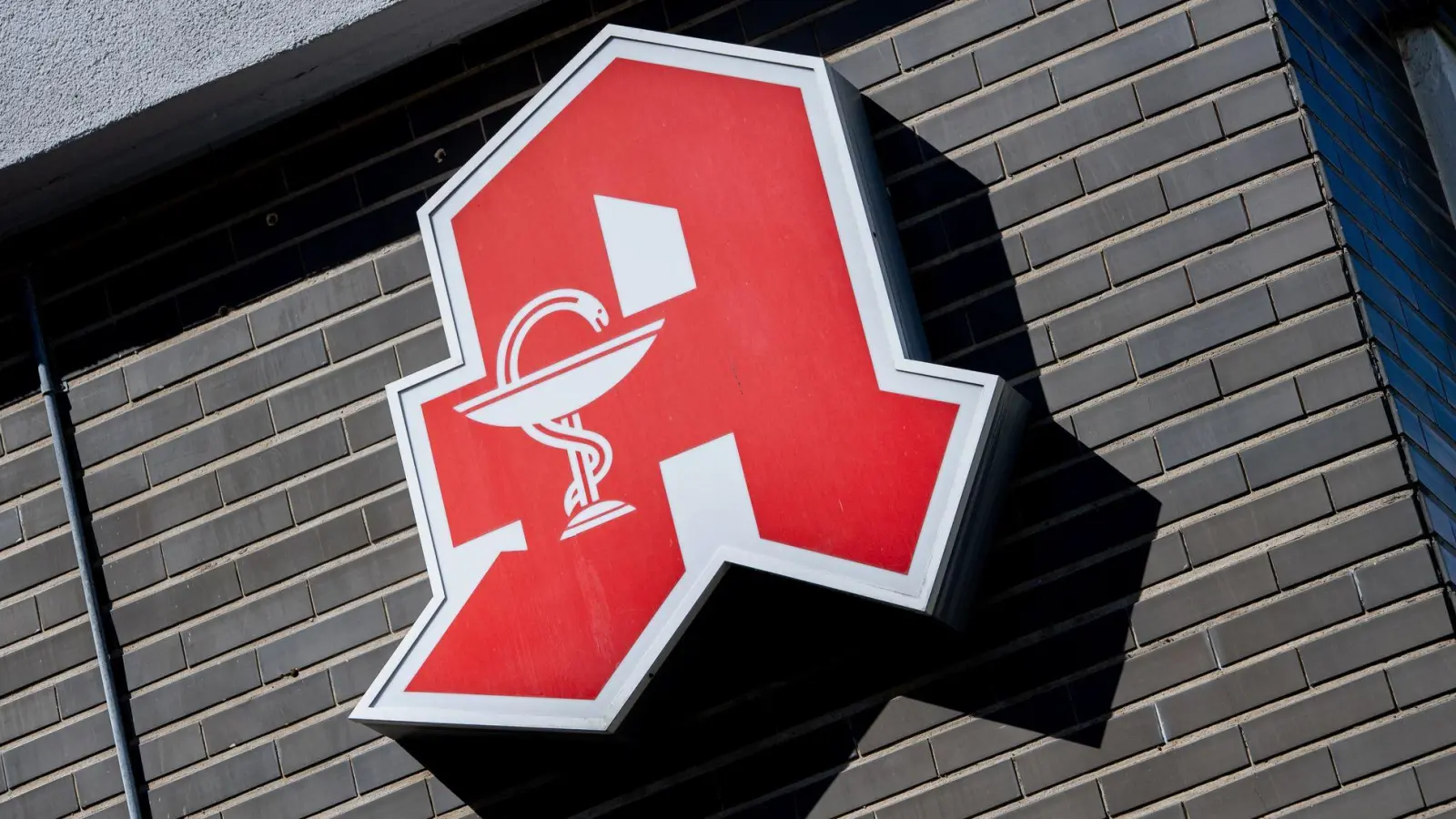 Gefälschte Rezepte für teure Medikamente führten in mehreren Bundesländern zu Festnahmen. (Symbolbild) (Foto: Hauke-Christian Dittrich/dpa)