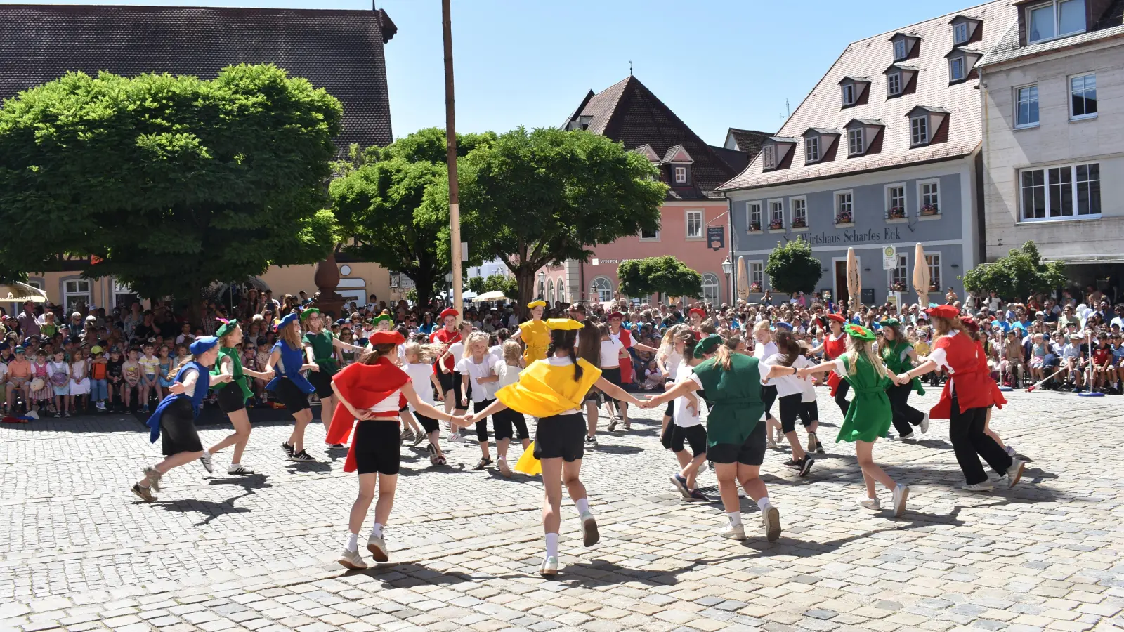 Der Geißbocktanz darf bei keinem Kinderfest fehlen. Dargeboten wurde er von der Kinder- und Jugendgarde des Fastnachtsgesellschaft Geißbock (Foto: Ute Niephaus)