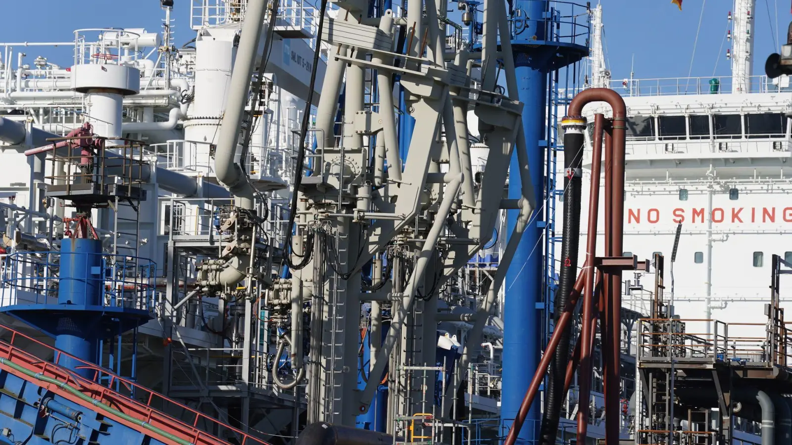 Zu den Folgen des russischen Angriffskriegs gegen die Ukraine gehören auch deutsche Bemühungen um neue Quellen für Energieimporte. (Symbolbild)  (Foto: Marcus Brandt/dpa)