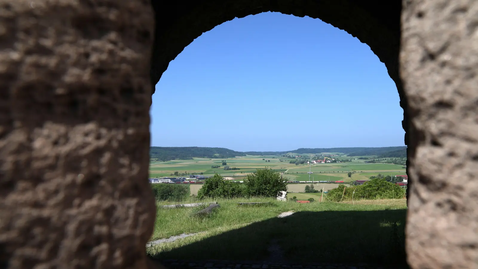 Blick von der Kappl über Lehrberg ins Tal. (Foto: Johannes Hirschlach)