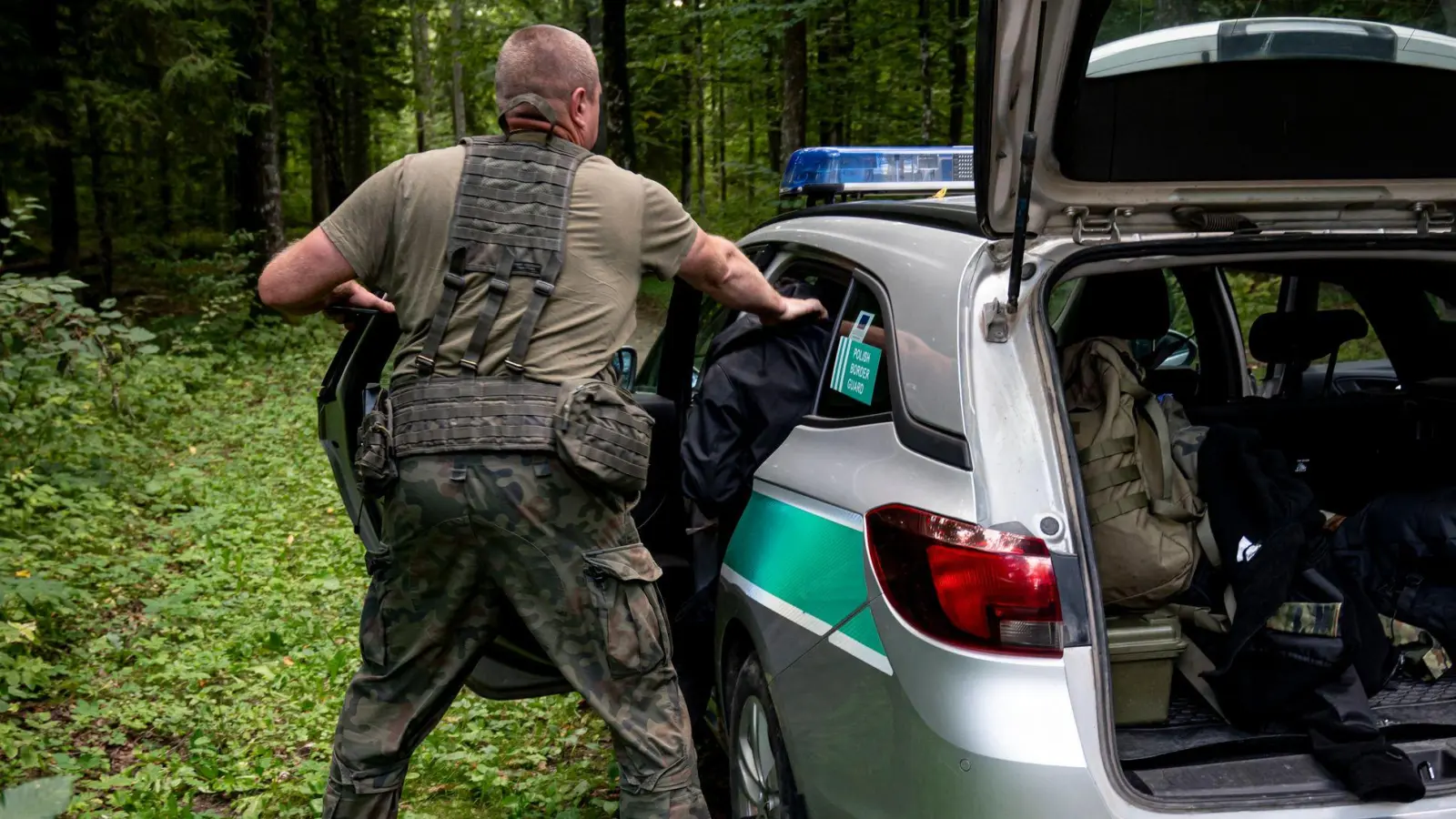 Immer wieder greifen polnischer Grenzschützer Menschen auf, die es über die Grenze nach Polen geschafft haben. (Archivbild) (Foto: Fabian Sommer/dpa)