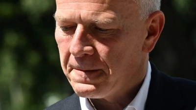 Berlins Regierender Bürgermeister Kai Wegner (CDU) ist wegen falscher Angaben zu seinem Krisenmanagement beim Stromausfall in der Kritik.  (Foto: Jens Kalaene/dpa)
