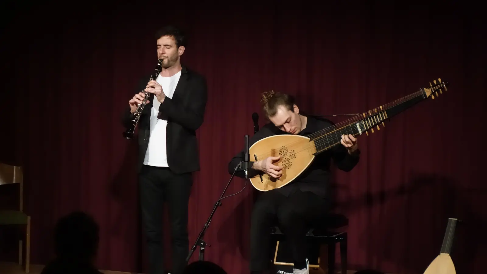 Grenzgänger zwischen alter und zeitgenössischer Musik: der Klarinettist David Orlowsky und der Lautenist David Bergmüller. (Foto: Marion Etienne)
