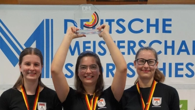 Die siegreichen RWS-Juniorinnen mit Xenia Mund, Alyssa Ott und Luisa Rühl (von links).  (Foto: M. Retta)