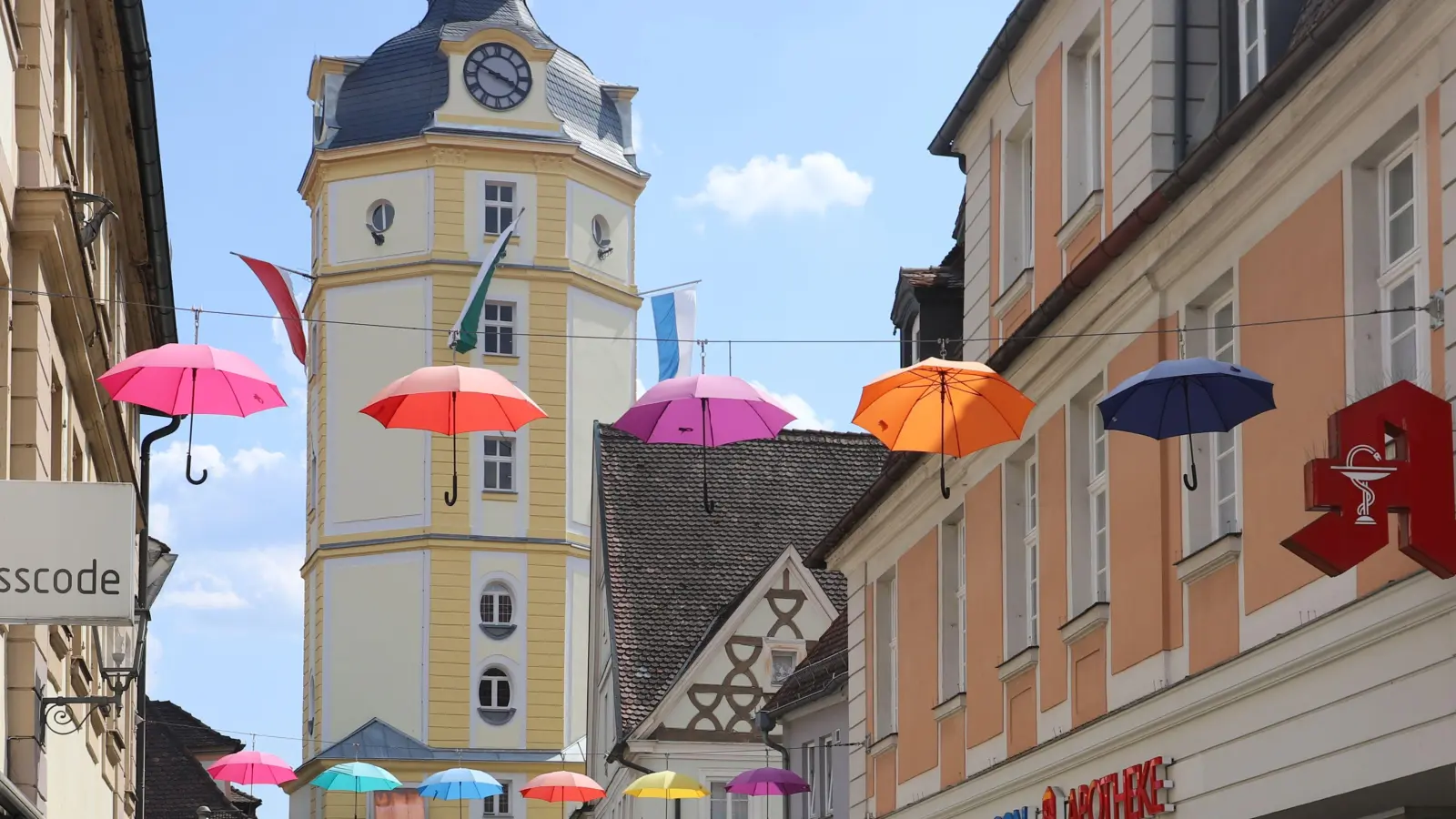 Eine Stadt macht Siesta: hier die Uzstraße Richtung Herrieder Tor am Dienstagnachmittag. (Foto: Oliver Herbst)