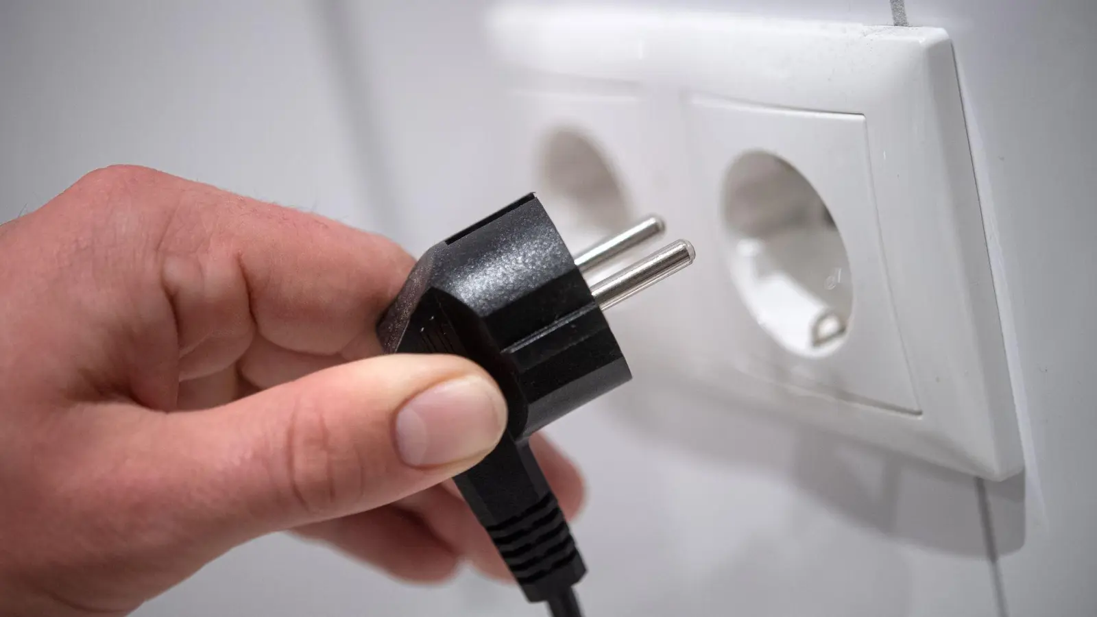 In Buchheim mussten einige Haushalte ohne Strom auskommen. Grund dafür ist ein Unfall. (Symbolbild: Sina Schuldt/dpa)