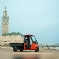 Fiat bringt das Lieferdreirad elektrisch zurück: Der Tris wird bereits in Marokko verkauft und soll im kommenden Jahr nach Europa kommen. (Foto: Manuel Hollenbach/Fiat/dpa-tmn)