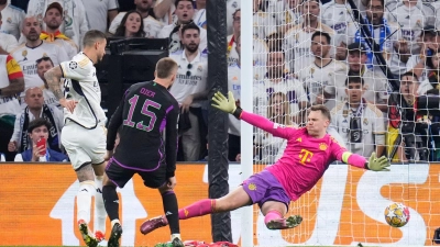 Bittere Erinnerung: Joselu überwindet Manuel Neuer nach dessen Patzer zum 1:1. (Archivild) (Foto: Manu Fernandez/AP)