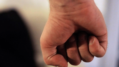 Weil ein 21-Jähriger sehr aggressiv auftrat, musste die Polizei ein Unterstützungskommando anfordern. (Symbolbild: Maurizio Gambarini/dpa)