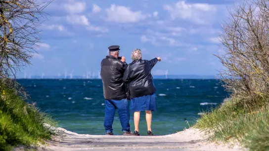 Die 21 Millionen Rentnerinnen und Rentner in Deutschland bekommen ab Juli mehr Rente. (Foto: Jens Büttner/dpa-Zentralbild/dpa)