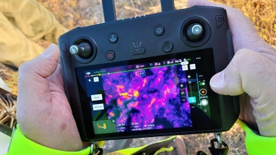 Eine an einer Drohne befestigte Wärmebildkamera gibt einen Überblick über die Lage am Boden. (Foto: Martina Engelke-Bauer)