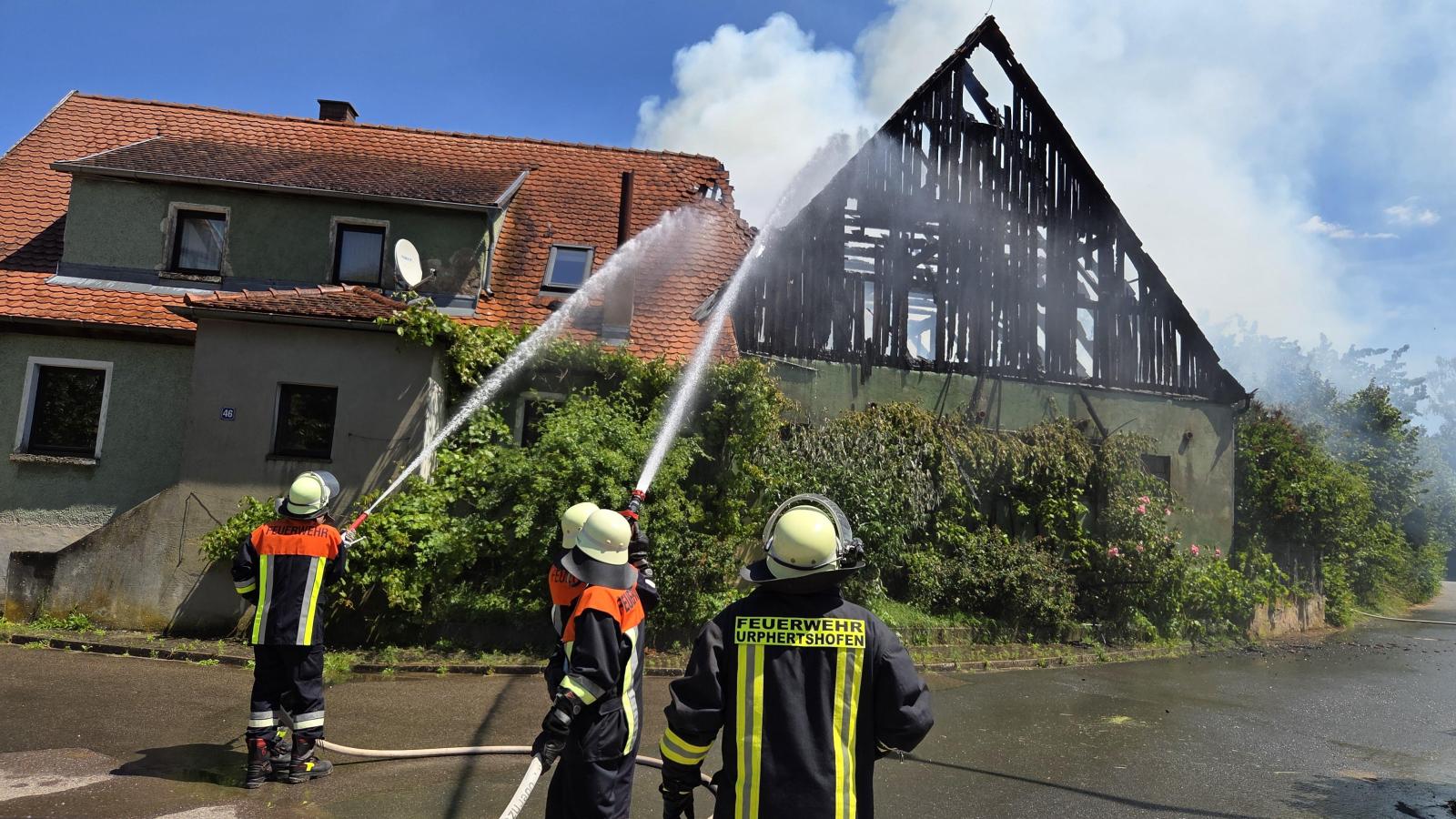 Barn near Obernzenn on fire: Around 100 firefighters deployed