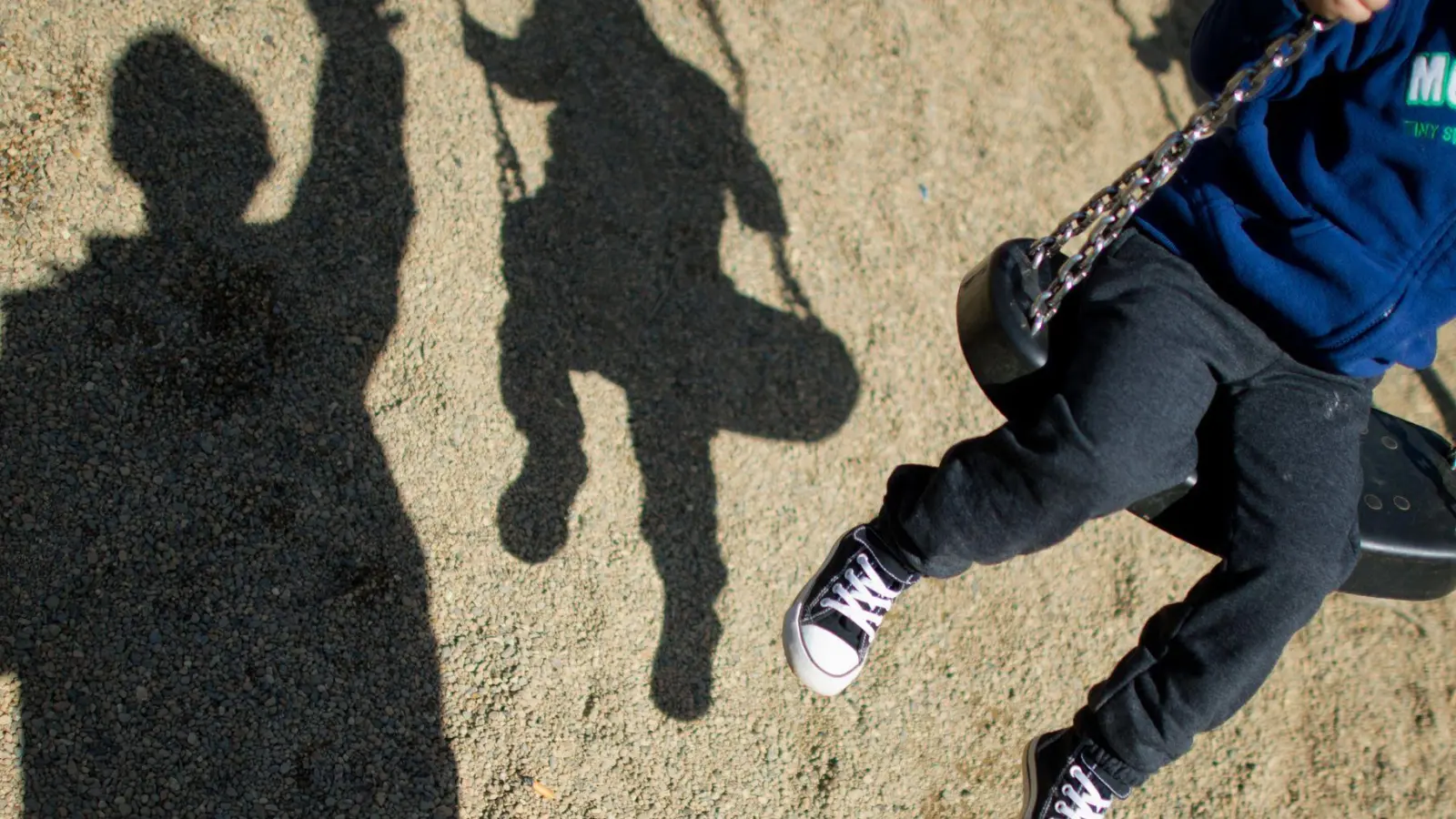 Familiengerichte sollen nach den Vorstellungen des Bundesjustizministeriums im Kinderschutzverfahren künftig soziale Trainingskurse und Gewaltpräventionsberatungen anordnen können. (Symbolbild) (Foto: Julian Stratenschulte/dpa/dpa-tmn)