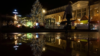In der Weihnachtszeit verstärkt sich bei vielen Menschen das Gefühl von Einsamkeit. (Foto: Marijan Murat/dpa/dpa-tmn)