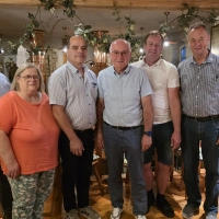Wurden bei der Wassertrüdinger CSU für ihre langjährige Zugehörigkeit ausgezeichnet: Seit nunmehr 30 Jahren mit dabei sind (von links) Peter Wittmann, Margit Jungwirth, Stefan Bickel, Klaus Schülein und Gerrit Kleemann. Hermann Walther (rechts im Bild) ist seit 40 Jahren Mitglied. (Foto: Markus Weinzierl)