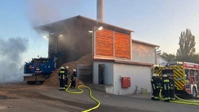 In Külsheim hat es am Montagmorgen im städtischen Heizkraftwerk gebrannt. (Foto: Rainer Weiskirchen, Pressesprecher der Feuerwehren im Landkreis Neustadt/Aisch-Bad Windsheim )
