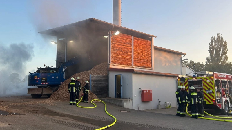 In Külsheim hat es am Montagmorgen im städtischen Heizkraftwerk gebrannt. (Foto: Rainer Weiskirchen, Pressesprecher der Feuerwehren im Landkreis Neustadt/Aisch-Bad Windsheim )