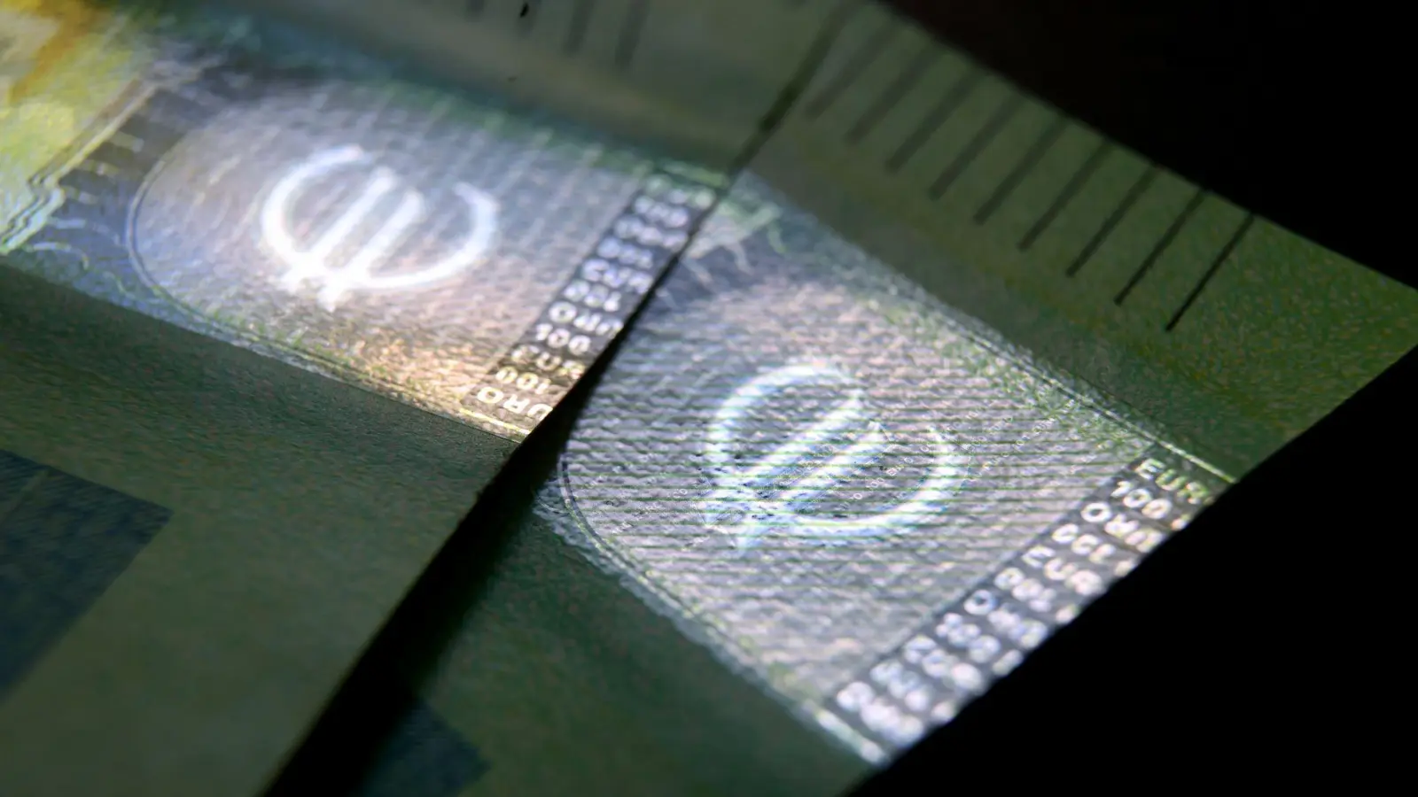 Ist wenig risikoreich, verspricht daher aber auch entsprechend überschaubare Renditen: die Bundesanleihe. (Foto: Karl-Josef Hildenbrand/dpa/dpa-tmn)