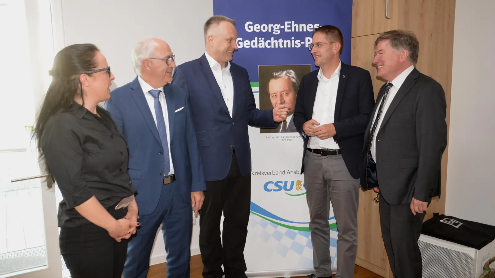 Bei der Preisverleihung: Förderverein-Schriftführerin und Koordinatorin Nadja Rister (von links), der zweite Vorsitzende Helmut Schnotz, CSU-Kreisvorsitzender Jan Helmer, Landrat Dr. Jürgen Ludwig und der erste Vorsitzende des Fördervereins, Professor Dr. Alfred Seiferlein. (Foto: Peter Tippl)