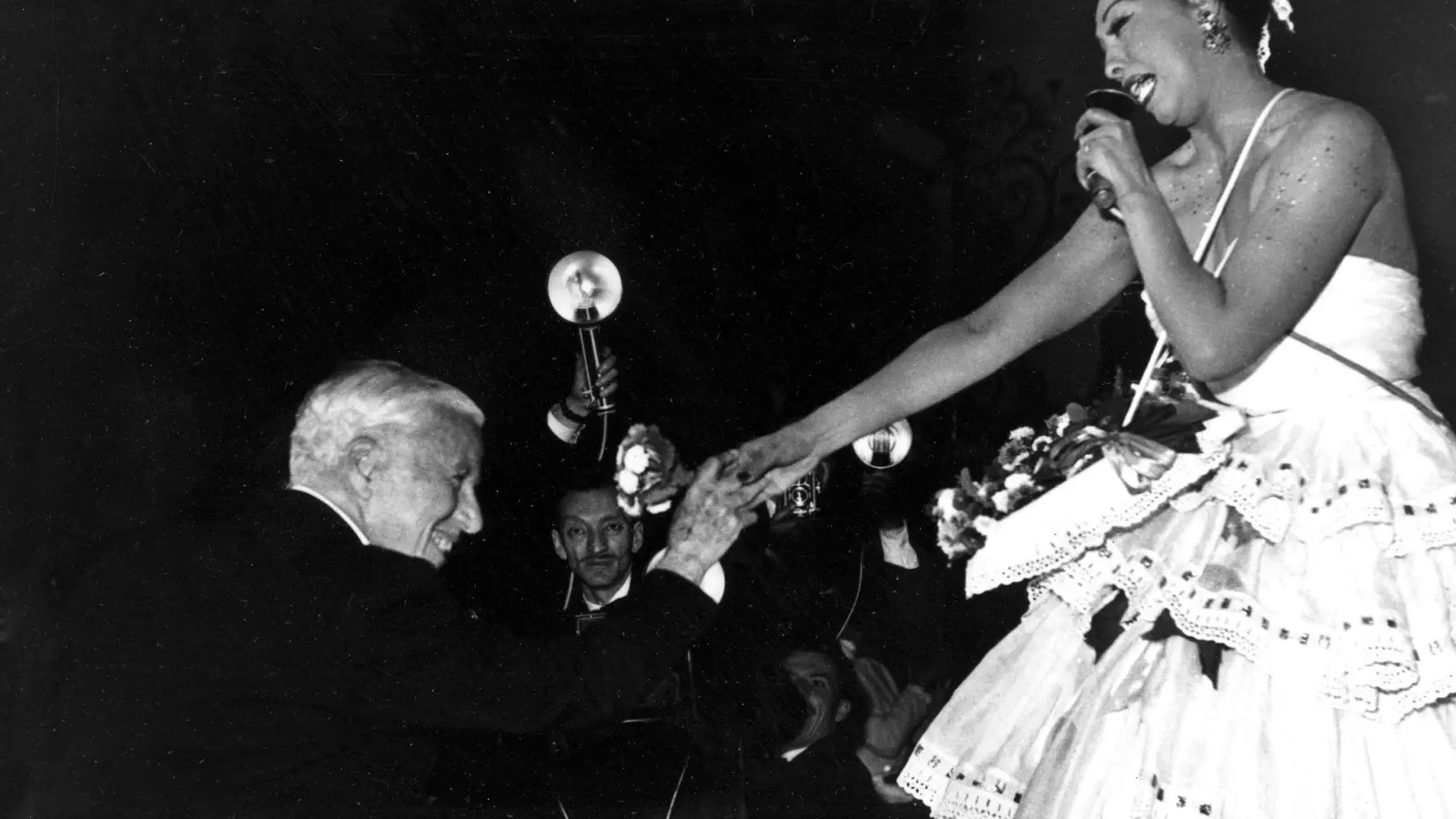 Josephine Baker trifft den Schauspieler und Regisseur Charlie Chaplin in Paris (1953). (Foto: -/AP Photo/dpa)