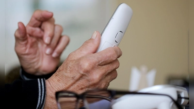 Unbekannte brachten eine 79-Jährige aus Ingolstadt um 100.000 Euro. (Symbolbild) (Foto: Roland Weihrauch/dpa)